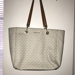 Michael kors hand bag